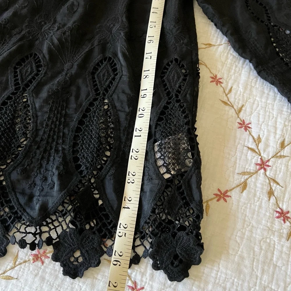 Women’s 3/4 sleeve top with lace like sleeves and hem. Thin fabric - Picture 6 of 6